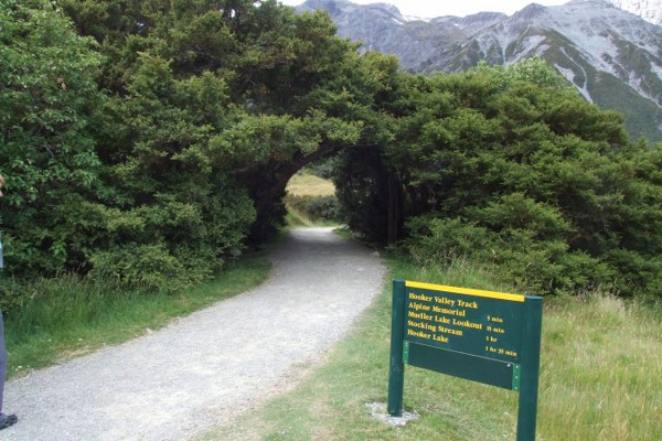 DOC sign at the beginning of the Hooker Valley Track